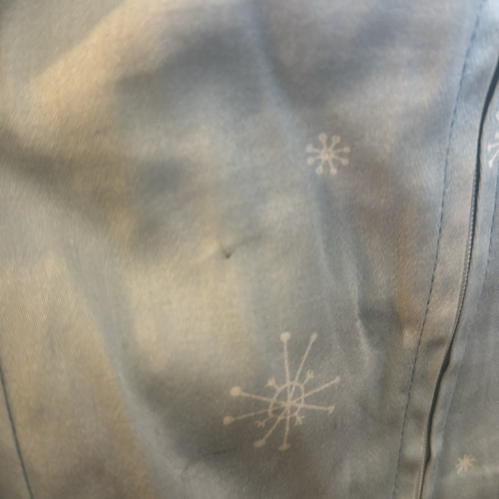 Beautiful Pinup Couture Snowflake top - Picture 3 of 4